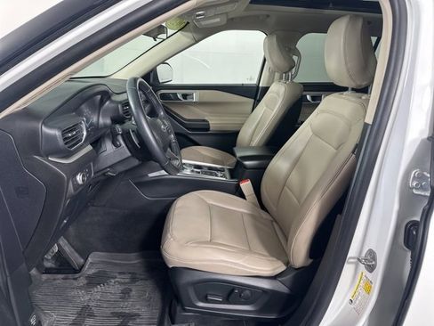 Used 2020 Ford Explorer XLT w/ Equipment Group 202A image 22