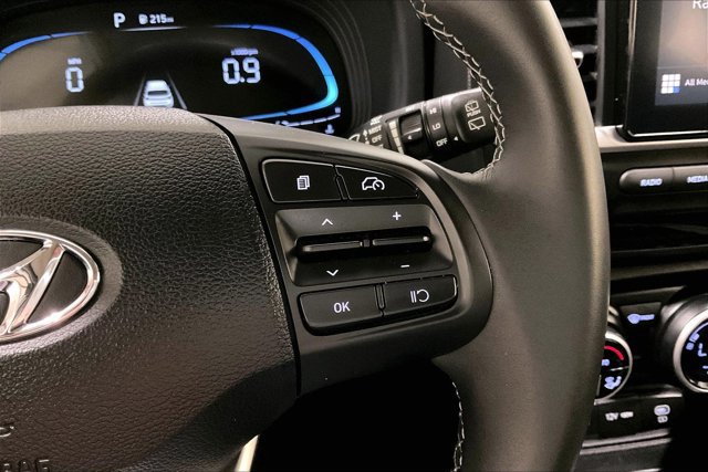 Used 2025 Hyundai Venue SEL FWD image 19