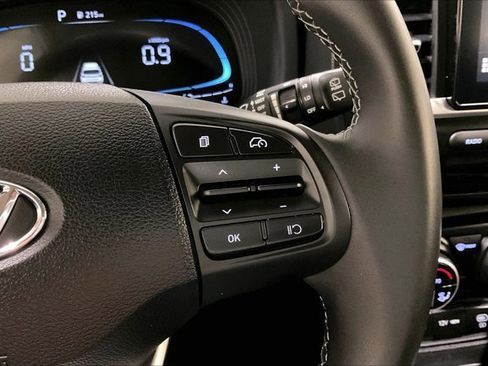 Used 2025 Hyundai Venue SEL FWD image 19