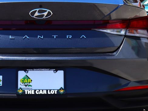 Used 2021 Hyundai Elantra SE FWD image 20