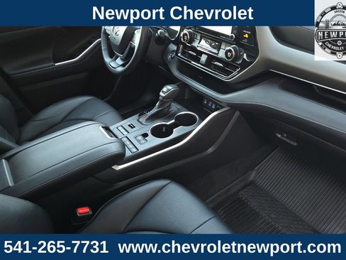 Used 2022 Toyota Highlander XLE image 18