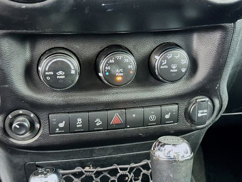Used 2017 Jeep Wrangler Unlimited Sahara AWD/4WD image 12