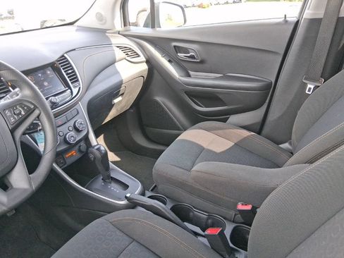 Used 2022 Chevrolet Trax LS w/ Tint and Cruise Package AWD/4WD image 21