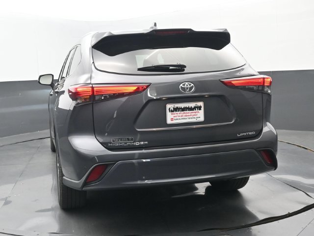Used 2021 Toyota Highlander Limited FWD image 4