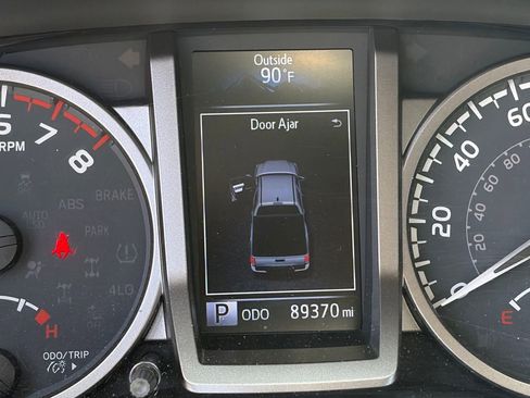 Used 2022 Toyota Tacoma SR5 w/ Technology Package AWD/4WD image 12