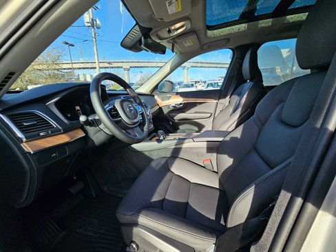 Used 2025 Volvo XC90 B6 Core w/ Protection Package Premier image 29