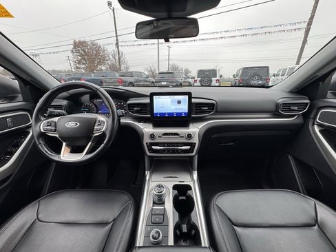 Used 2022 Ford Explorer XLT w/ Equipment Group 202A image 17