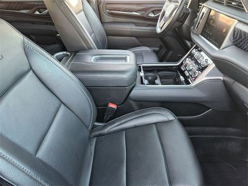 Used 2022 GMC Yukon XL Denali image 14
