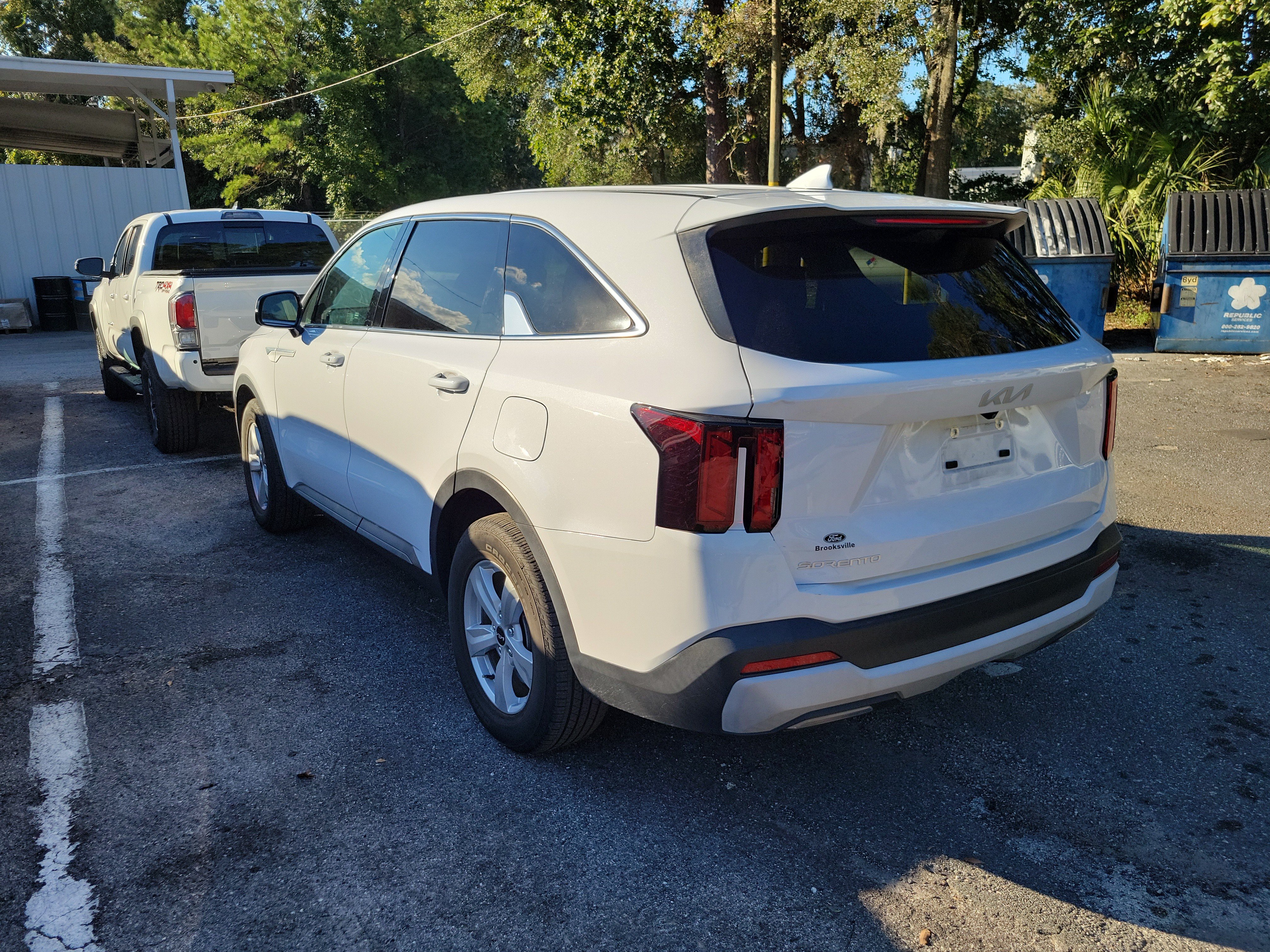 Used 2024 Kia Sorento LX FWD image 4