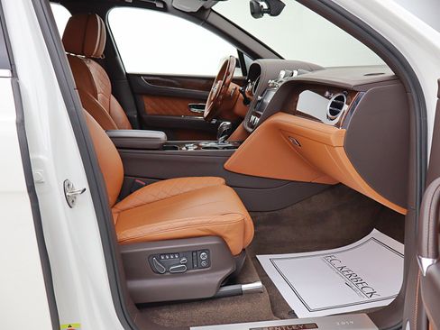 Used 2019 Bentley Bentayga image 39