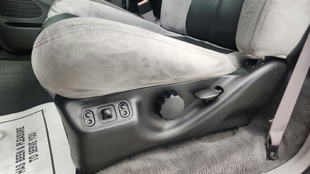 Used 2004 Ford F150 Lightning RWD image 35