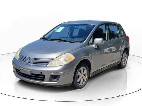 Used 2007 Nissan Versa Hatchback w/ Convenience Pkg FWD image 2