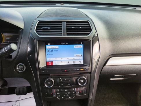 Used 2018 Ford Explorer XLT image 22