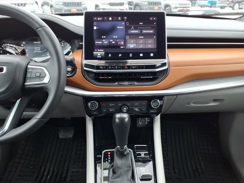 Used 2023 Jeep Compass Limited image 13