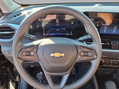 Used 2025 Chevrolet TrailBlazer LT w/ Driver Confidence Package image 12