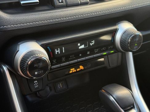 Used 2024 Toyota RAV4 XLE Premium image 28