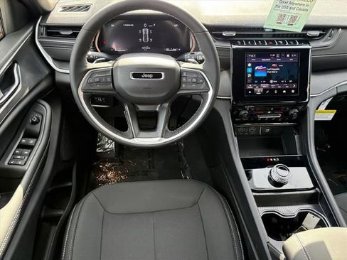 New 2025 Jeep Grand Cherokee Laredo X w/ Luxury Tech Group I image 19