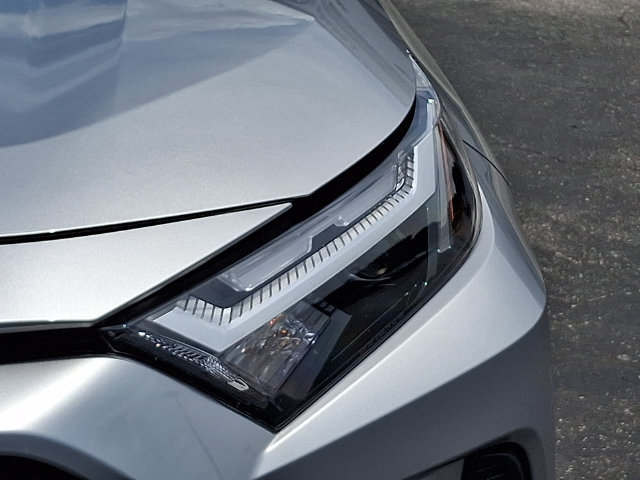 Used 2025 Toyota RAV4 XLE AWD/4WD image 9