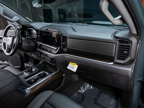 Used 2025 Chevrolet Silverado 1500 LT Trail Boss w/ LT Trail Boss Premium Package AWD/4WD image 17