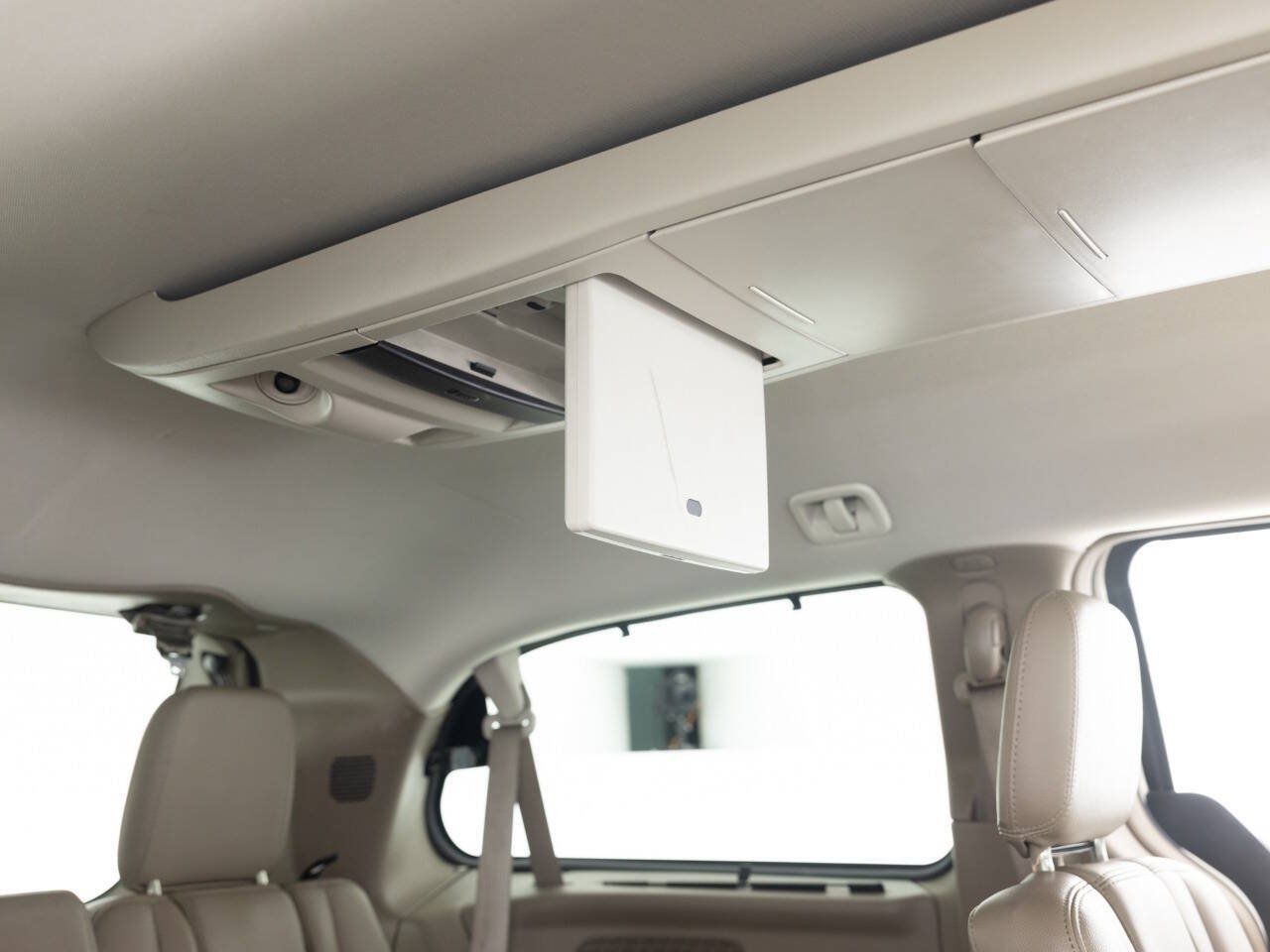 Used 2012 Chrysler Town & Country Touring-L w/ Entertainment Group #2 FWD image 32