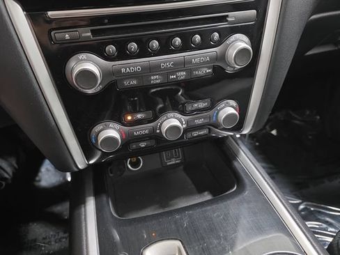 Used 2019 Nissan Pathfinder S AWD/4WD image 23