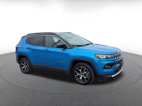 Used 2025 Jeep Compass Limited AWD/4WD image 2