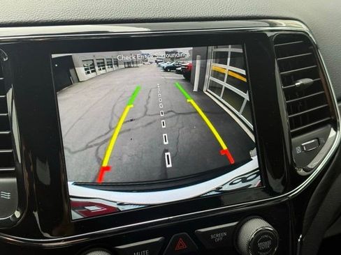 Used 2019 Jeep Grand Cherokee Altitude image 10