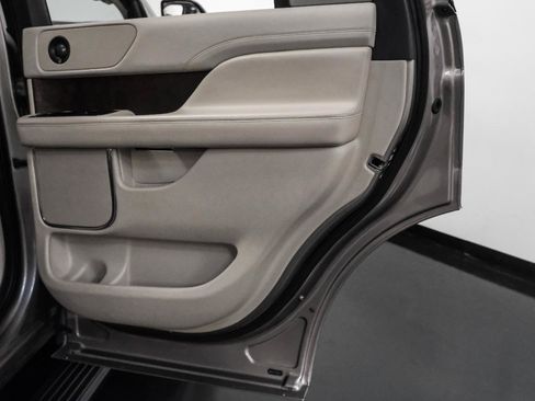 Used 2020 Lincoln Navigator 2WD image 43