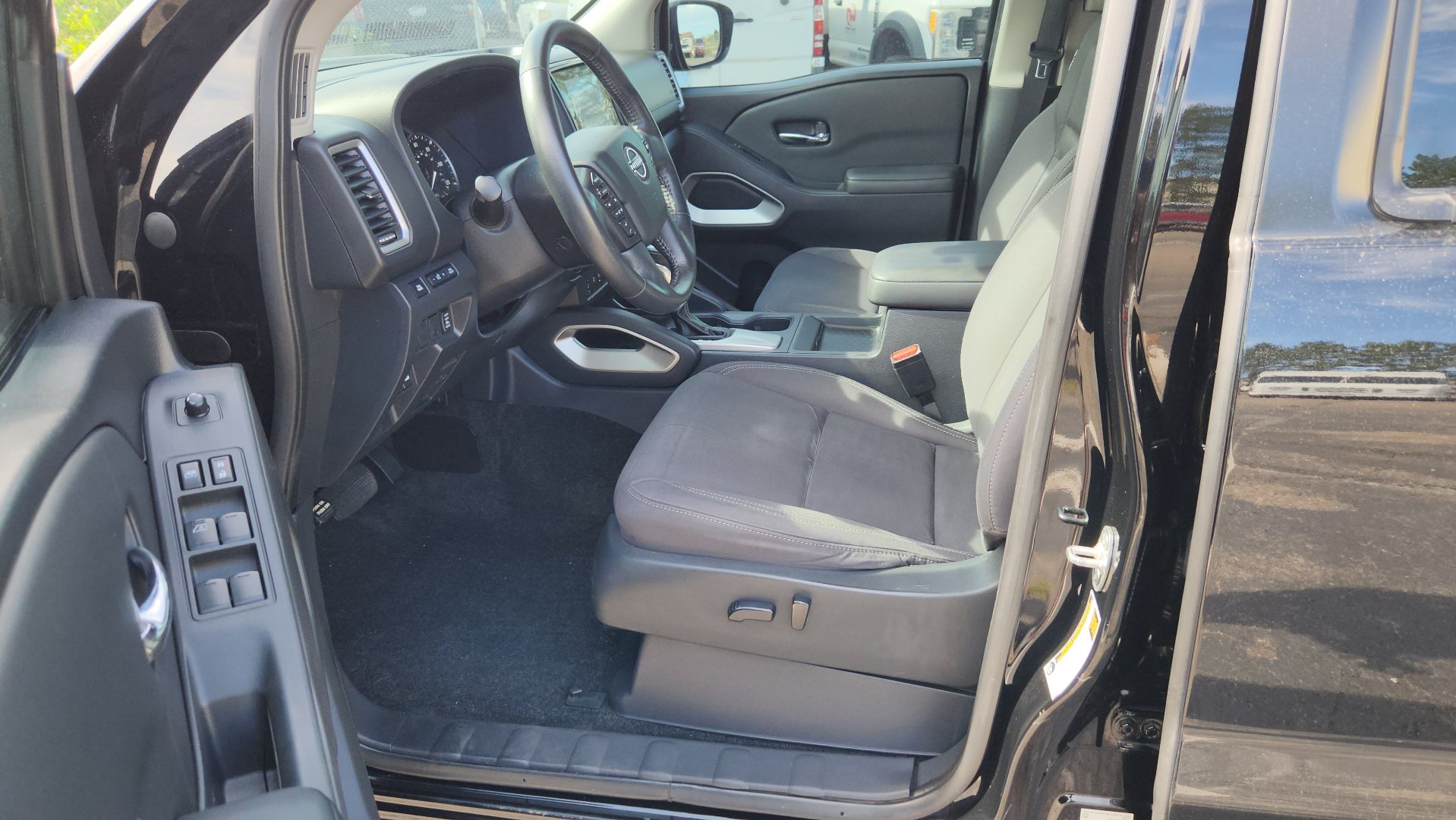 Used 2022 Nissan Frontier SV AWD/4WD image 17
