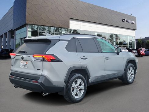 Used 2021 Toyota RAV4 XLE image 2