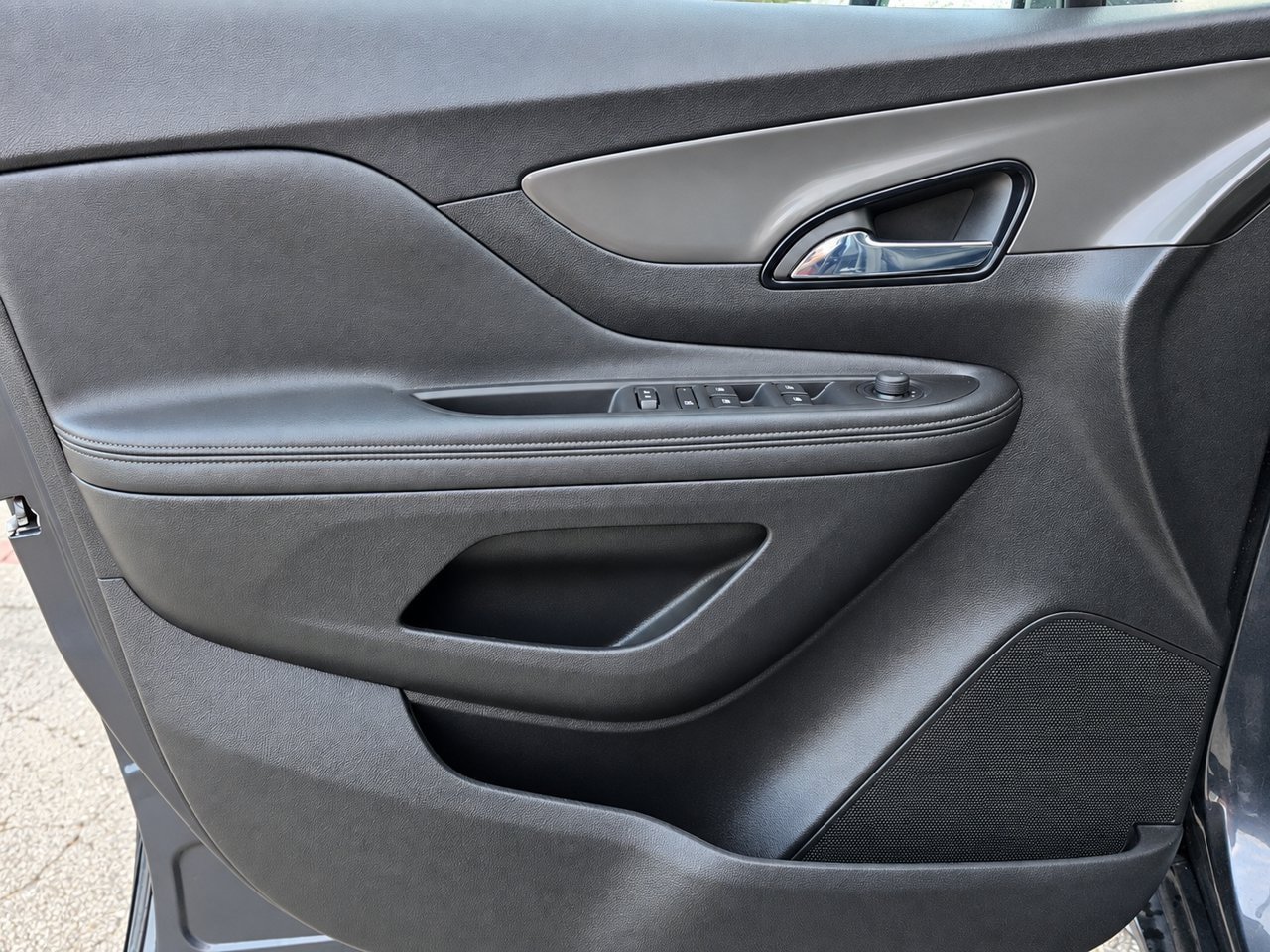 Certified 2017 Buick Encore Essence FWD image 13