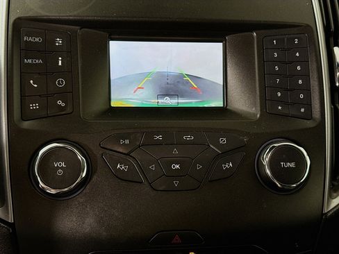 Used 2019 Ford Edge SE image 19