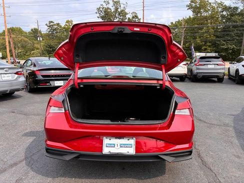 Used 2023 Hyundai Elantra SEL FWD image 11
