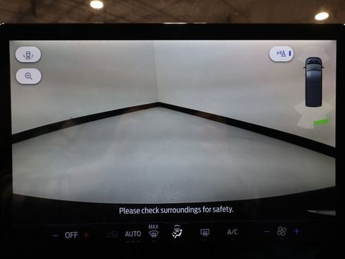 Used 2023 Ford Transit 350 XLT image 15