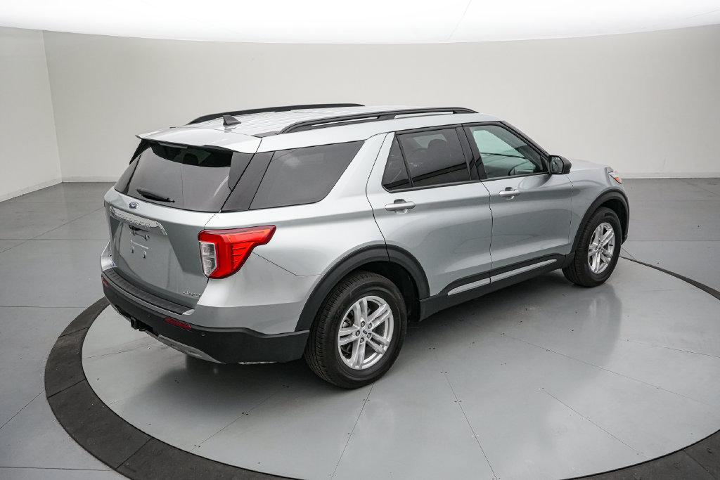 Certified 2023 Ford Explorer XLT w/ Equipment Group 202A AWD/4WD image 4