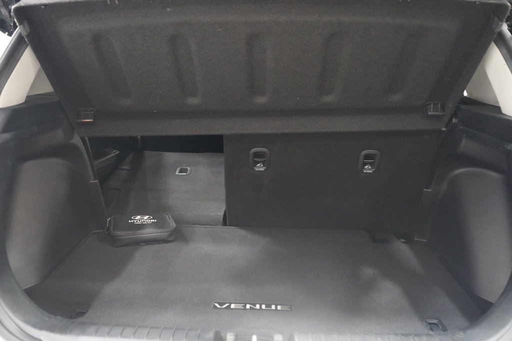 Used 2024 Hyundai Venue Limited FWD image 34