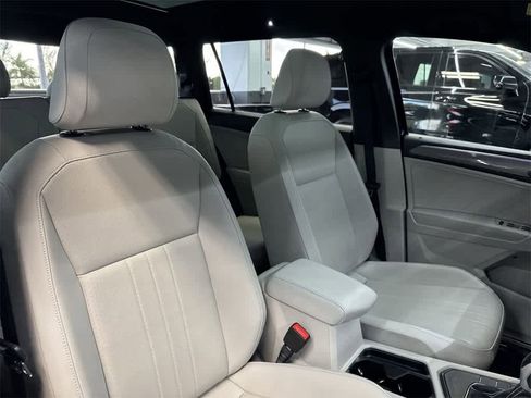 Used 2024 Volkswagen Tiguan SE R-Line image 27