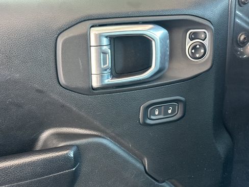 Used 2024 Jeep Wrangler Unlimited Rubicon 4xe AWD/4WD image 11