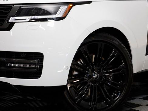 New 2025 Land Rover Range Rover Long Wheelbase Autobiography image 4