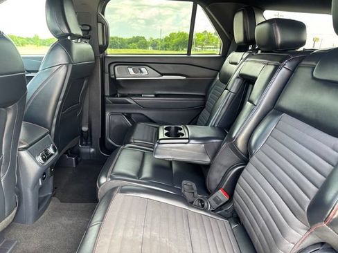 Used 2025 Ford Explorer ST-Line w/ ST-Line Street Pack AWD/4WD image 21