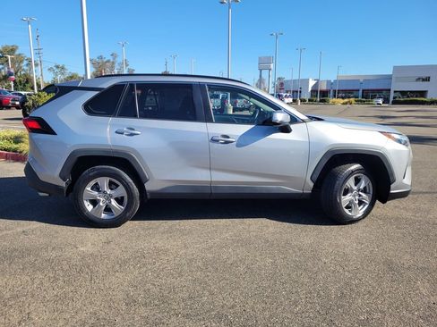 Used 2022 Toyota RAV4 XLE w/ Convenience Package FWD image 3
