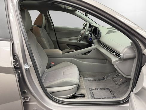 Used 2023 Hyundai Elantra SE image 15