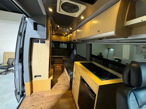 Used 2008 Freightliner Sprinter 3500 image 16