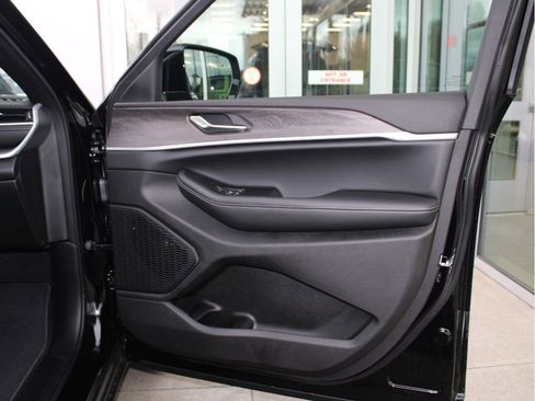 New 2025 Jeep Grand Cherokee Limited w/ Trailer Tow Package image 23