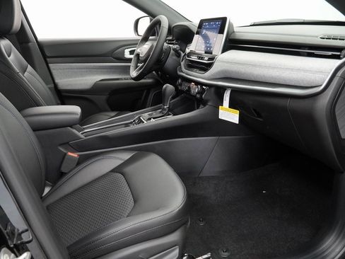 Certified 2025 Jeep Compass Latitude w/ Convenience Group image 46