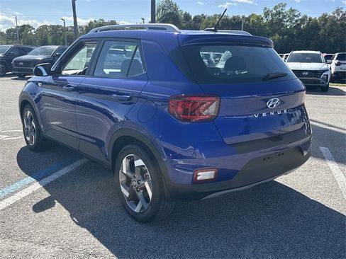 Certified 2025 Hyundai Venue SEL image 8