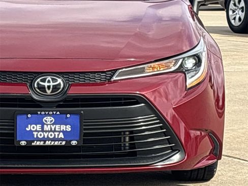 Used 2025 Toyota Corolla LE image 4