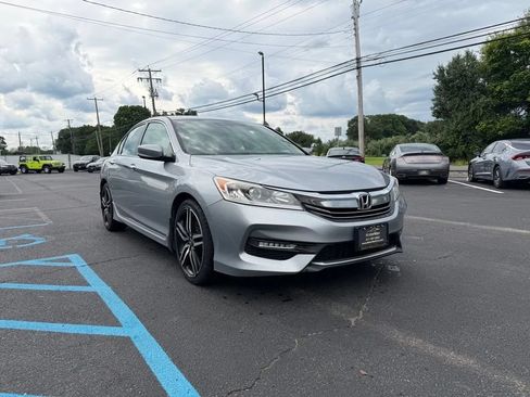 Used 2017 Honda Accord Sport image 4