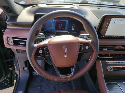 Used 2025 Lincoln Aviator Reserve w/ Equipment Group 201A image 17