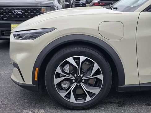 Certified 2025 Ford Mustang Mach-E Select w/ Comfort Package Lite image 5